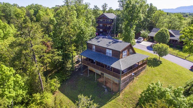 Bear Hugs - Great Cabin! cabin - image 32
