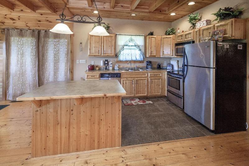 Bear Hugs - Great Cabin! cabin - image 19