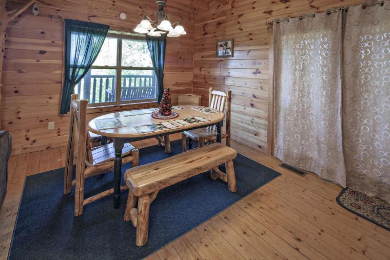 Bear Hugs - Great Cabin! cabin - image 28