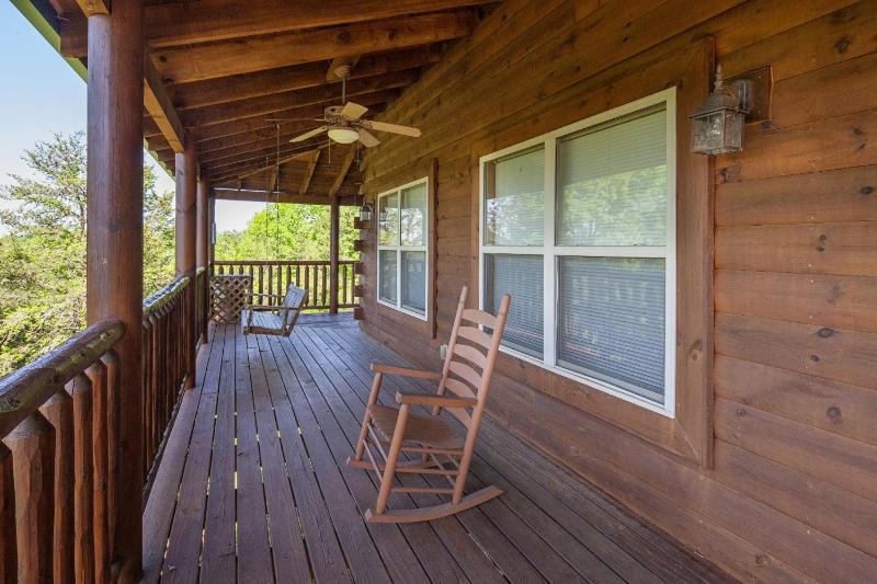 Bear Hugs - Great Cabin! cabin - image 9