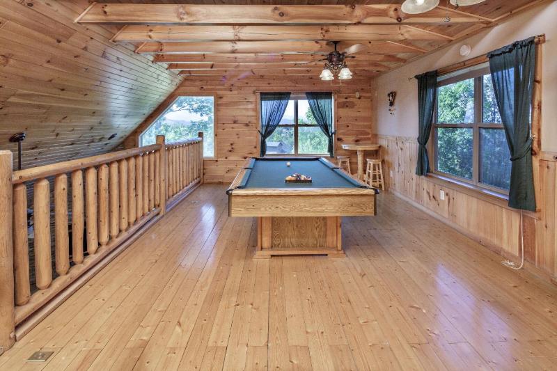 Bear Hugs - Great Cabin! cabin - image 18