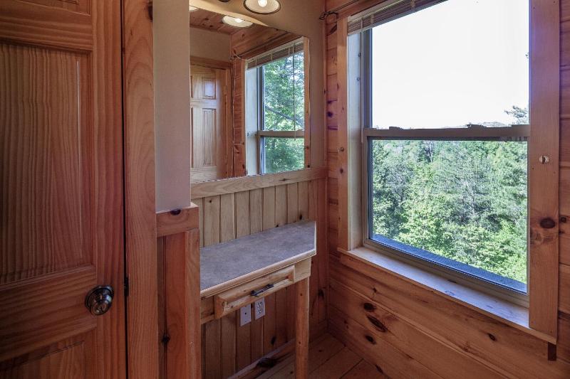 Bear Hugs - Great Cabin! cabin - image 29