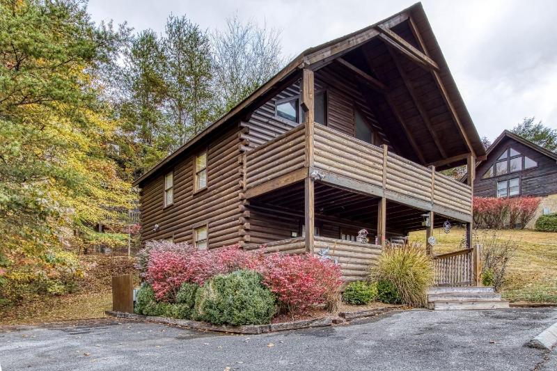 ER13 - Moose Manor Great location - Close to town! cabin - image 1