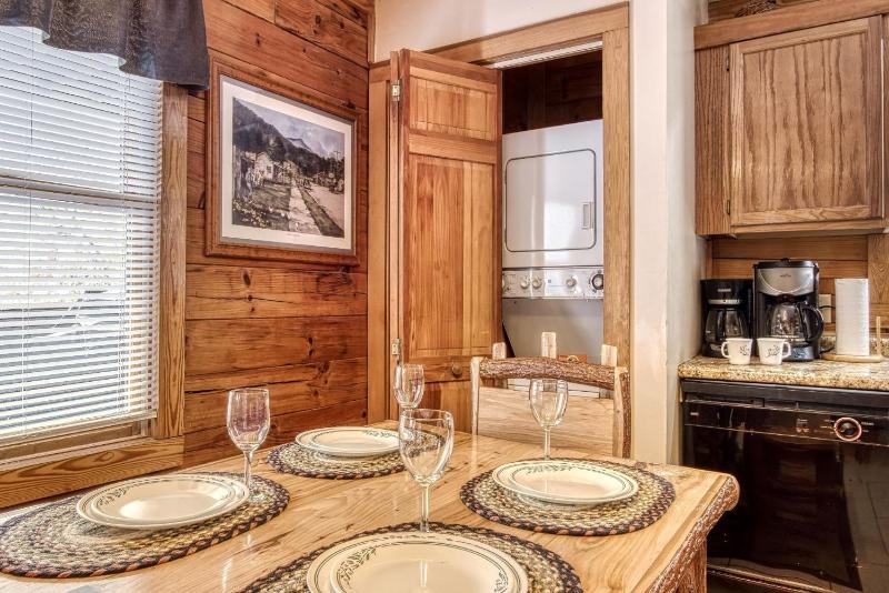 ER13 - Moose Manor Great location - Close to town! cabin - image 20