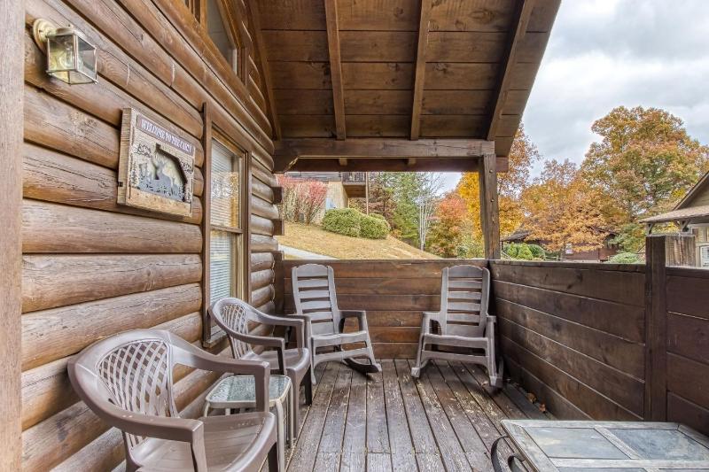 ER13 - Moose Manor Great location - Close to town! cabin - image 7