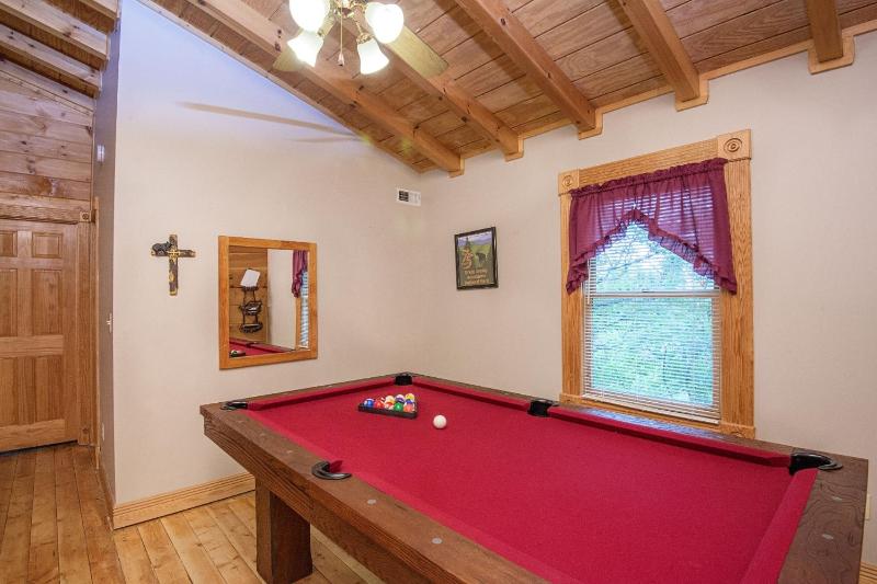 ER100 - Making Memories Great location - Close to town! cabin - image 10