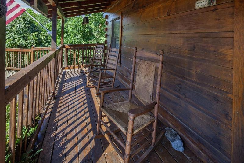 ER100 - Making Memories Great location - Close to town! cabin - image 11