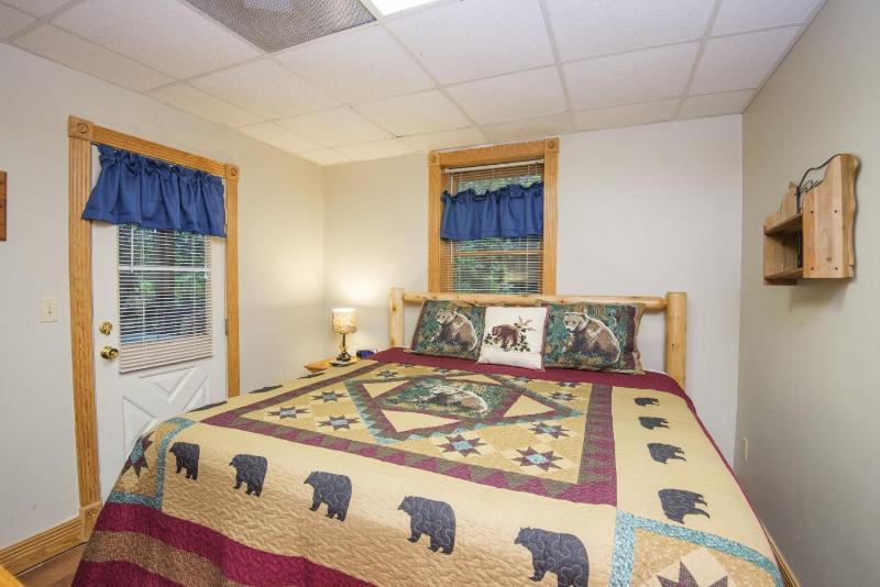 ER100 - Making Memories Great location - Close to town! cabin - image 31