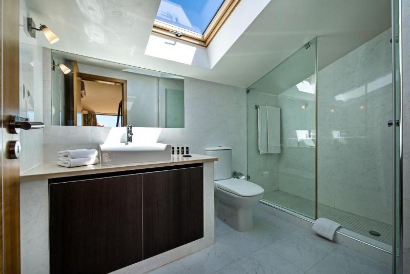 One-Bedroom Duplex image 3