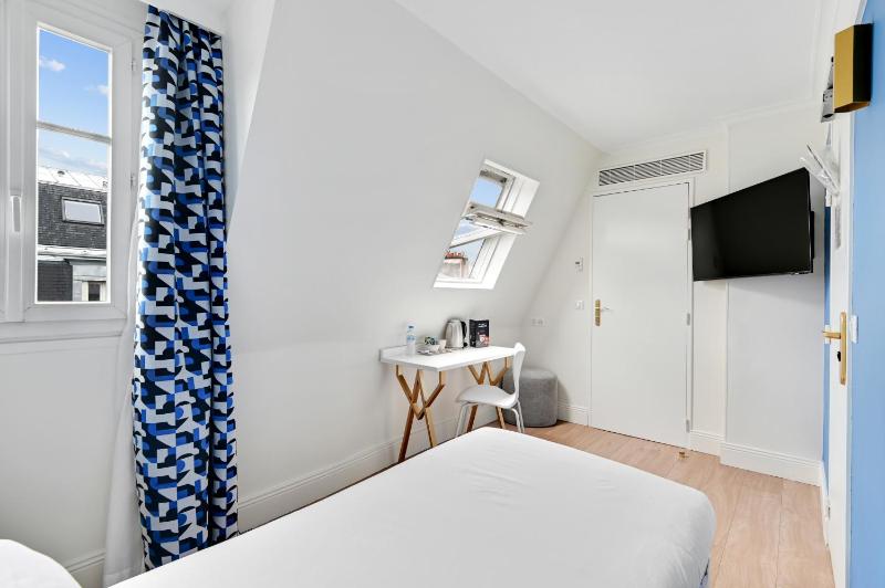 Classic Single Room image 3