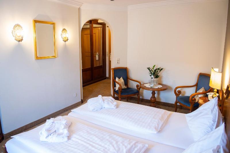 Double Room with Balcony image 4
