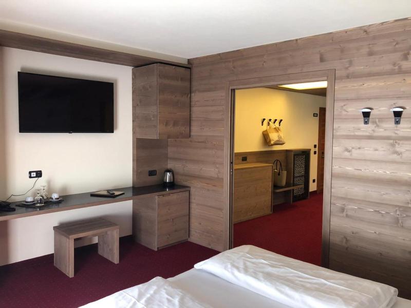 Family Suite (2 Adults + 2 Children)