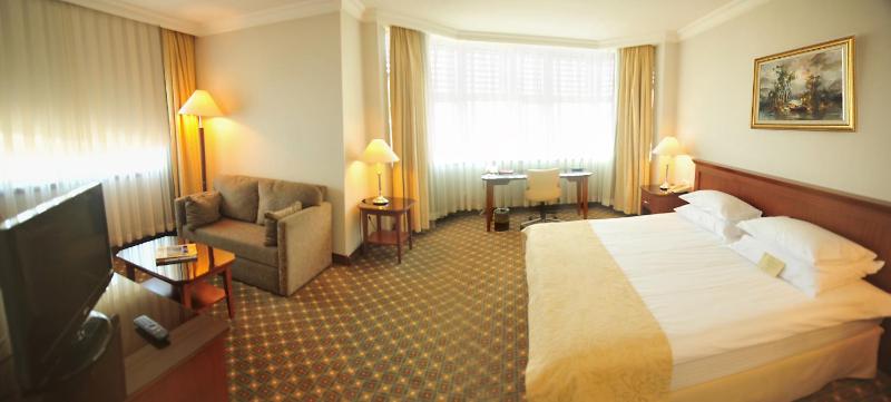 Deluxe Double Room image 1