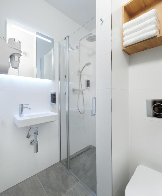 Superior Family Double Room with Bunk Bed, Balcony and Pool Access image 4