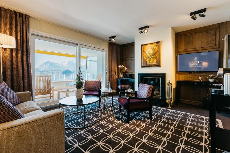 ERMITAGE Suite with Balcony and Lake View  image 4