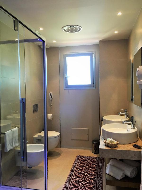 Suite with Balcony image 3