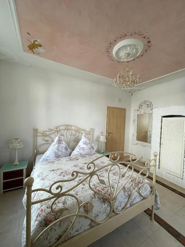 One-Bedroom Apartment image 1