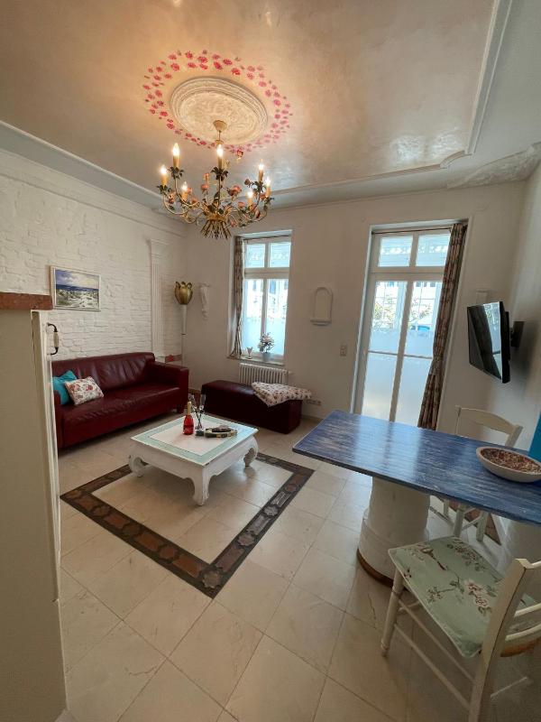 One-Bedroom Apartment image 4