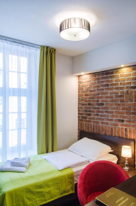 Single Room image 4