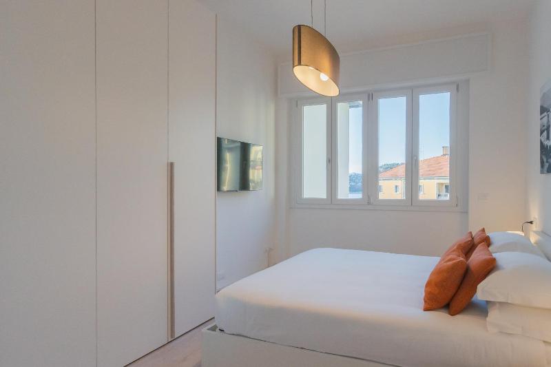 White Lake View Apartment by Rent All Como - image 6