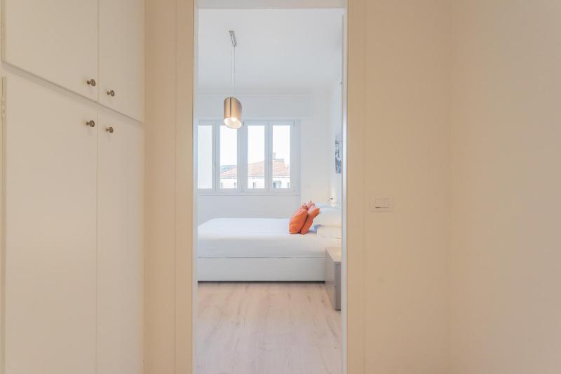 White Lake View Apartment by Rent All Como - image 9