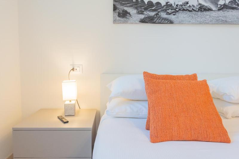 White Lake View Apartment by Rent All Como - image 16