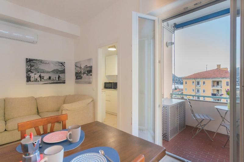 White Lake View Apartment by Rent All Como - image 12