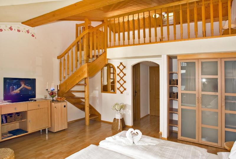 Double Room with Balcony image 3
