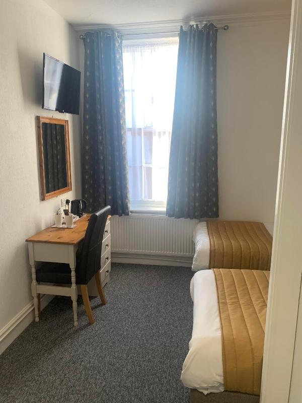 Single Room image 4