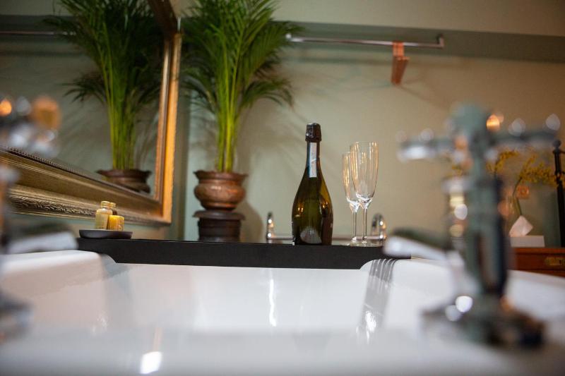 Junior Suite with Garden View image 3