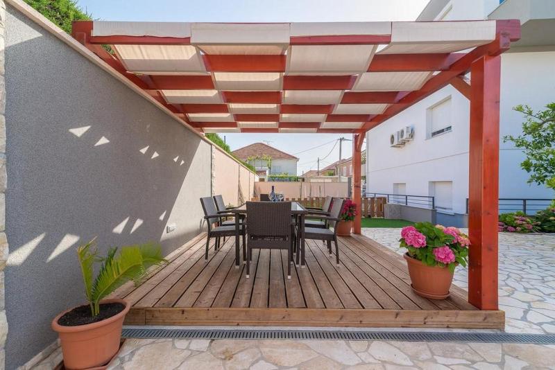 Apartments Villa Odesa with shared pool - image 15