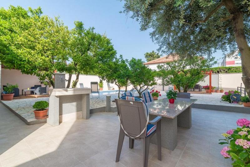 Apartments Villa Odesa with shared pool - image 25