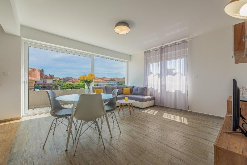 Apartments Villa Odesa with shared pool - image 36