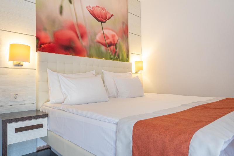 Double Room with City View - No Balcony image 1
