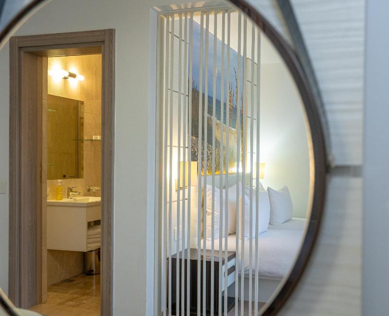 Twin Room with City View image 3