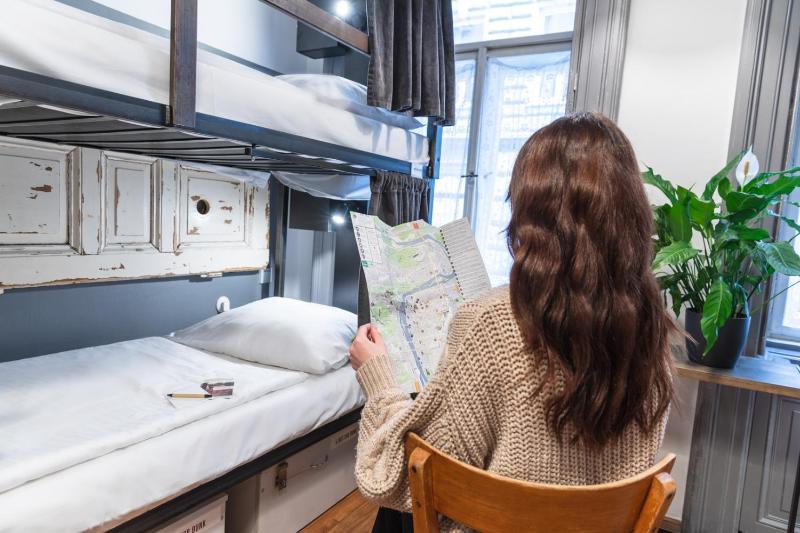 Quadruple Room with 4 Bunk Beds image 1