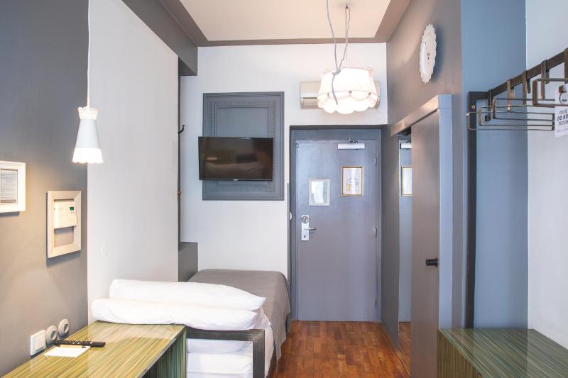 Standard Twin Room image 3