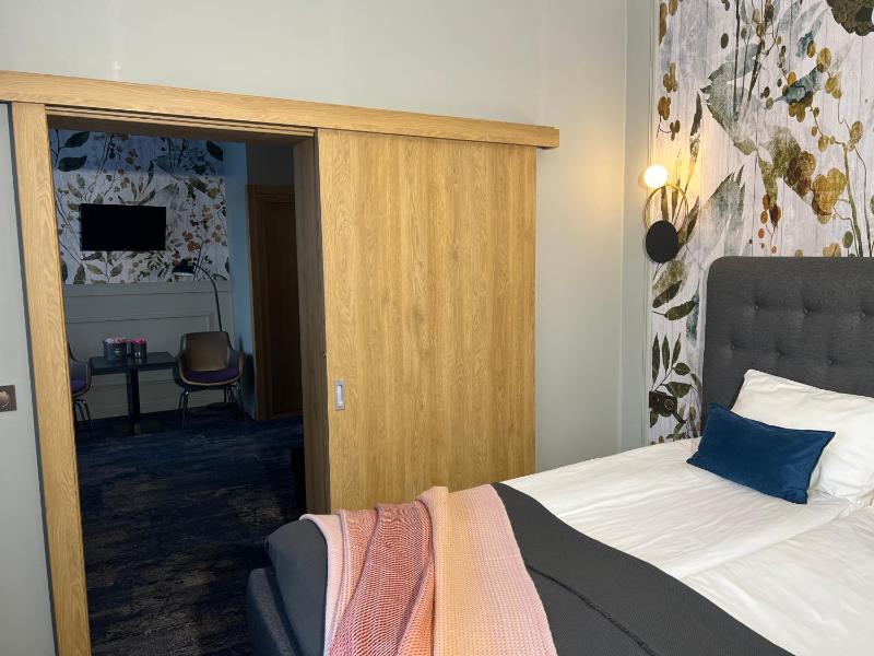 Deluxe Double or Twin Room with River View image 4