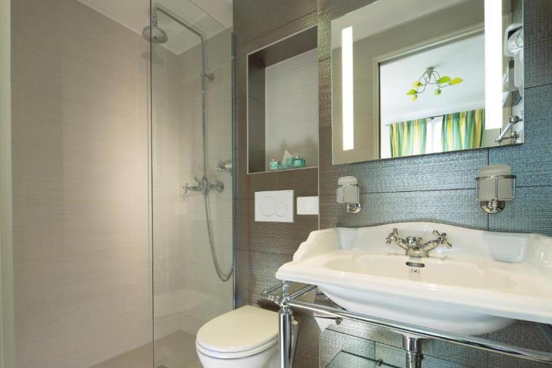 Quadruple Room image 1
