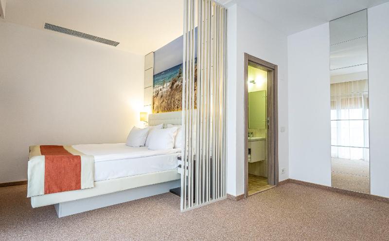 Junior Suite with Sea View image 3