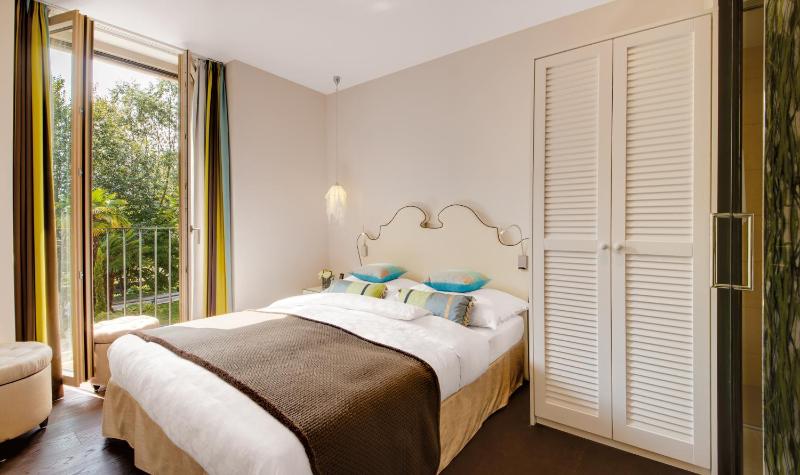 Medium Double Room image 4