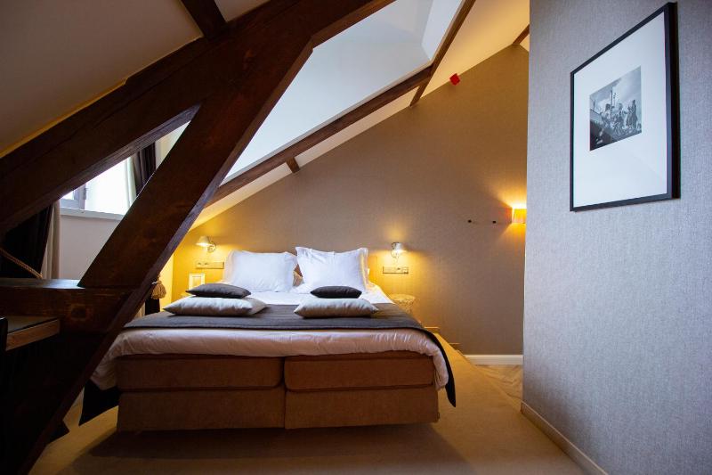 Standard Double Room image 3