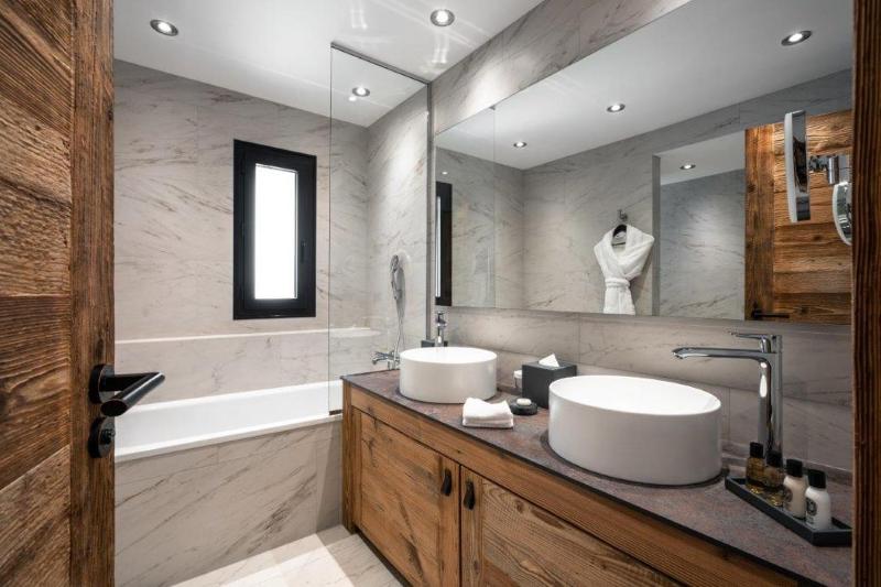 Deluxe Double Room image 2