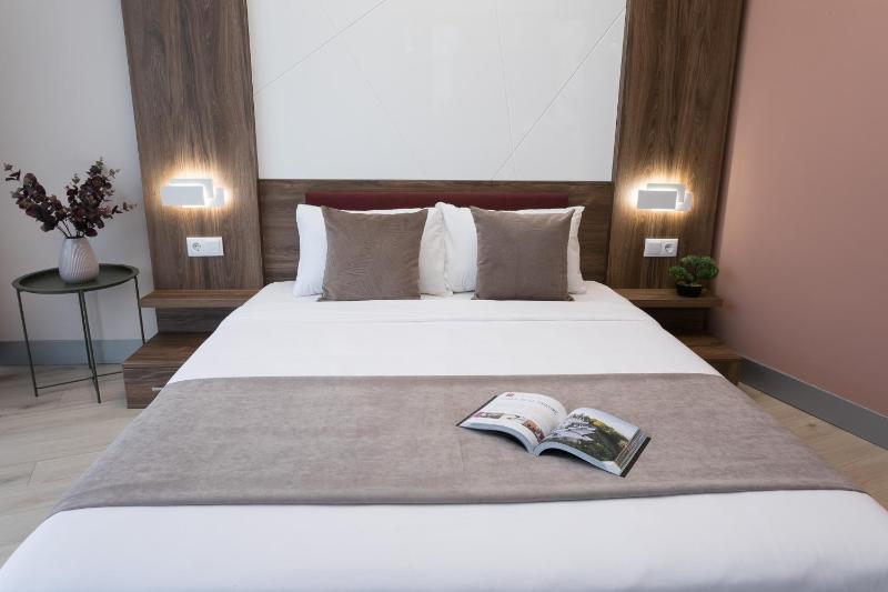 Standard Double Room image 3