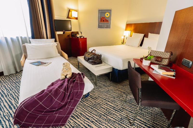 Superior Double Room with Sofa Bed image 4