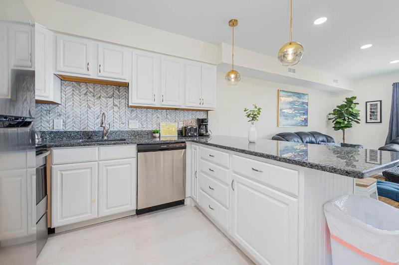 Marylander Condominiums 90 steps from the beach - image 44