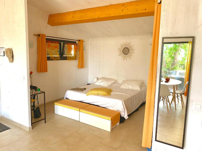 Studio with Sea View image 3