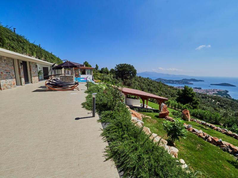 Sky Sea Resort & Villas - image 32