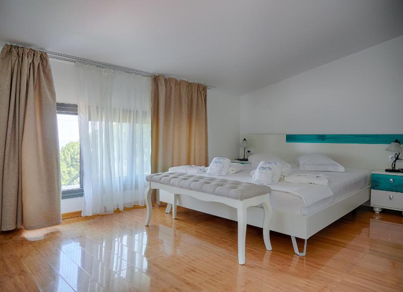 Sky Sea Resort & Villas - image 11