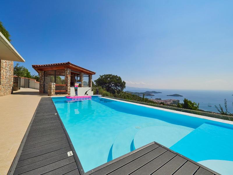 Sky Sea Resort & Villas - image 6